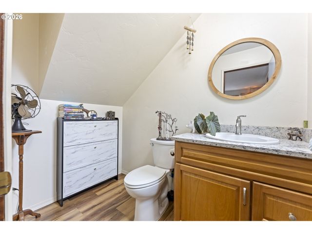 2185 N 8TH St, Coos Bay, OR 97420