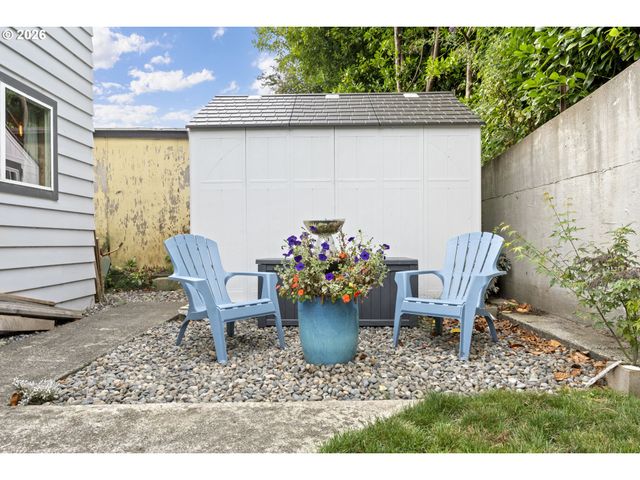 2185 N 8TH St, Coos Bay, OR 97420