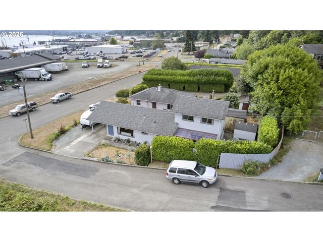 2185 N 8TH St, Coos Bay, OR 97420