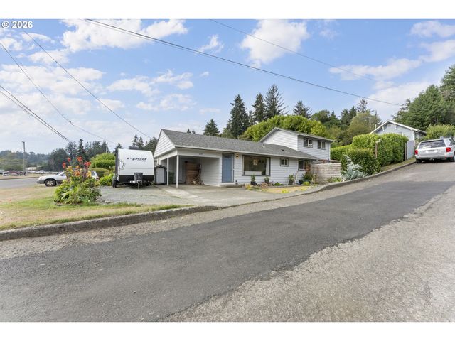 2185 N 8TH St, Coos Bay, OR 97420