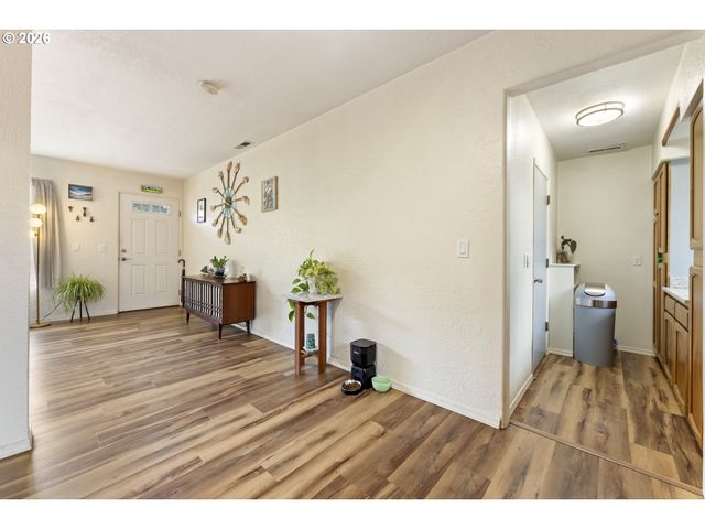 2185 N 8TH St, Coos Bay, OR 97420