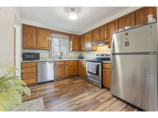 2185 N 8TH St, Coos Bay, OR 97420