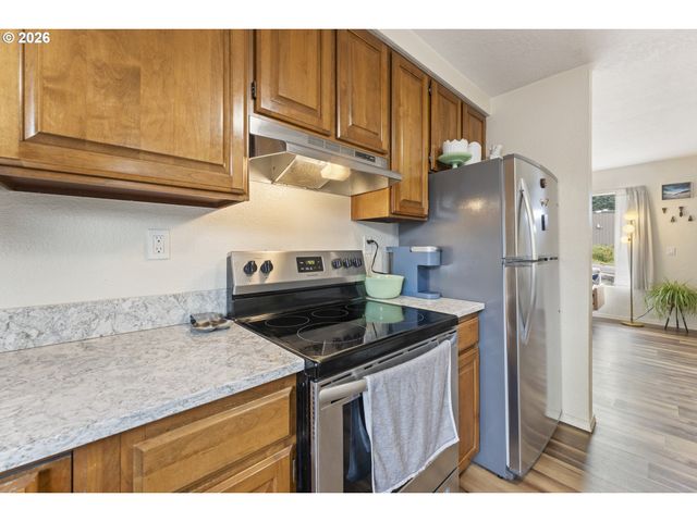 2185 N 8TH St, Coos Bay, OR 97420