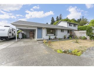 2185 N 8TH St, Coos Bay, OR 97420