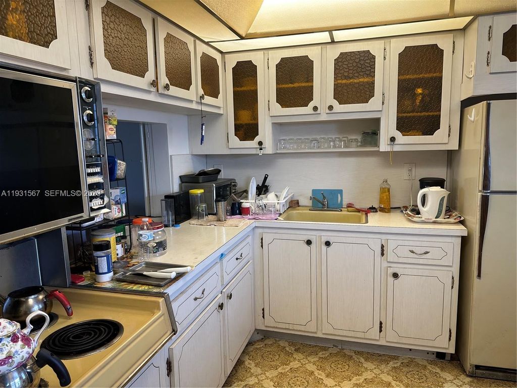 Image 14 of property listing at 1401 NE Miami Gardens Dr 787, Miami, FL 33179