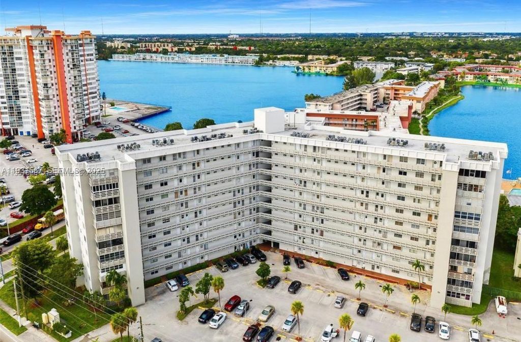 Image 3 of property listing at 1401 NE Miami Gardens Dr 787, Miami, FL 33179