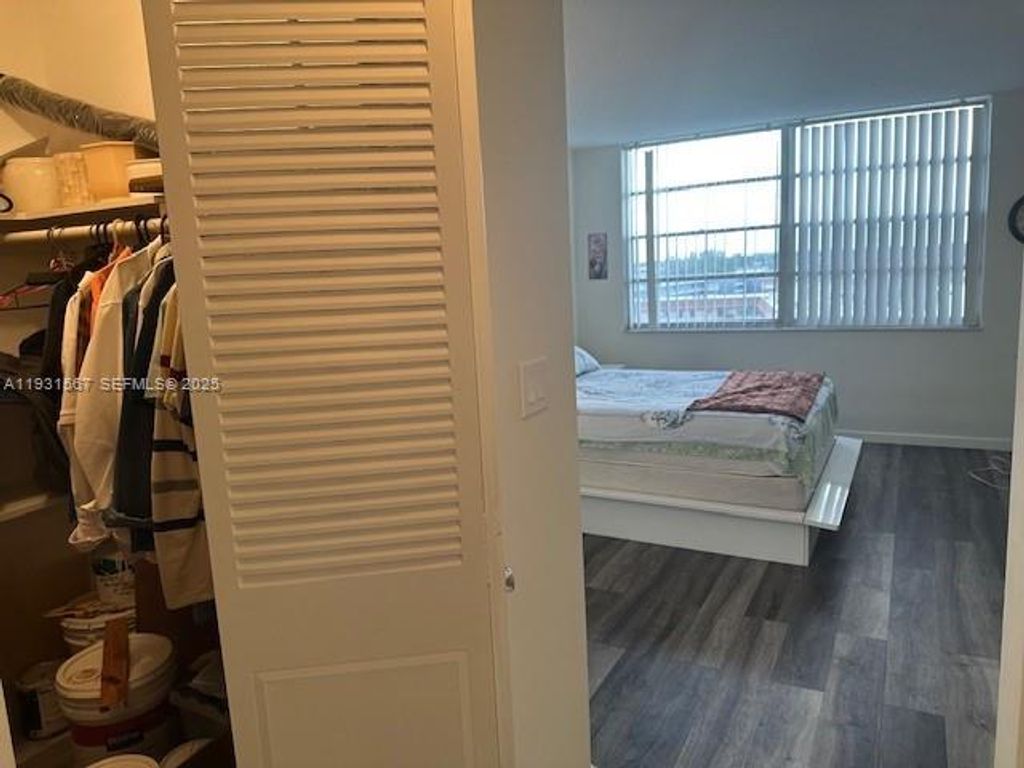 Image 9 of property listing at 1401 NE Miami Gardens Dr 787, Miami, FL 33179