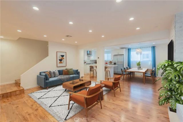 18550 Hatteras 16, Tarzana, CA 91356