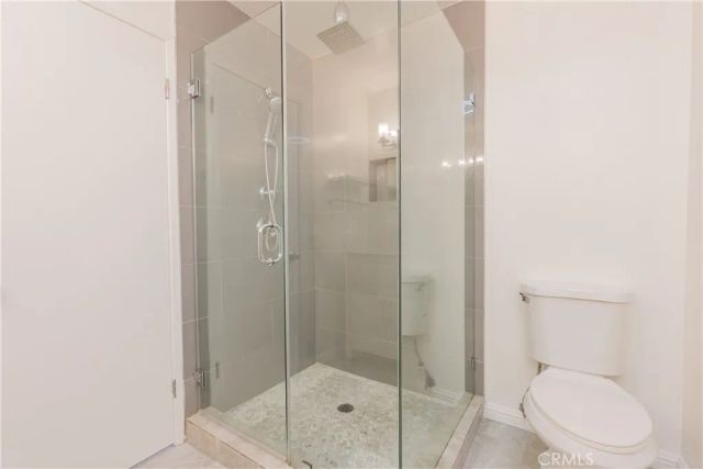 18550 Hatteras 16, Tarzana, CA 91356