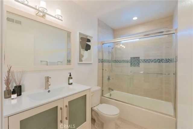 18550 Hatteras 16, Tarzana, CA 91356