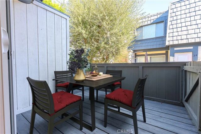 18550 Hatteras 16, Tarzana, CA 91356