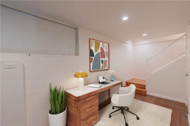 18550 Hatteras 16, Tarzana, CA 91356