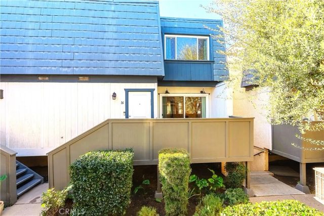 18550 Hatteras 16, Tarzana, CA 91356