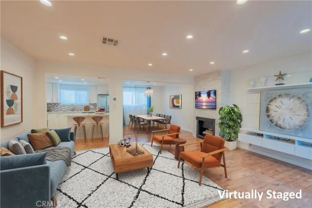 18550 Hatteras 16, Tarzana, CA 91356