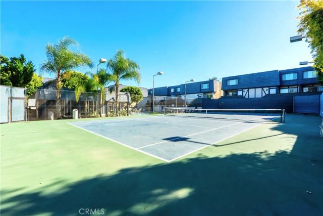 18550 Hatteras 16, Tarzana, CA 91356