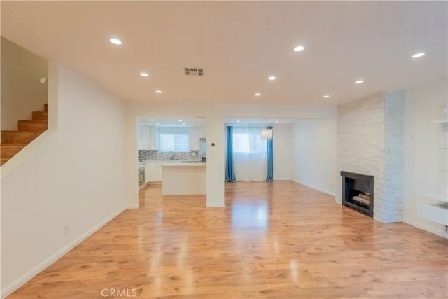 18550 Hatteras 16, Tarzana, CA 91356