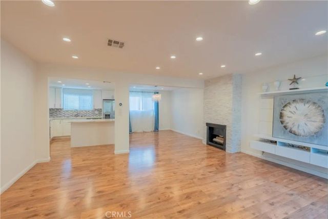 18550 Hatteras 16, Tarzana, CA 91356