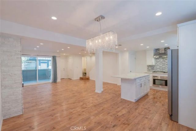 18550 Hatteras 16, Tarzana, CA 91356