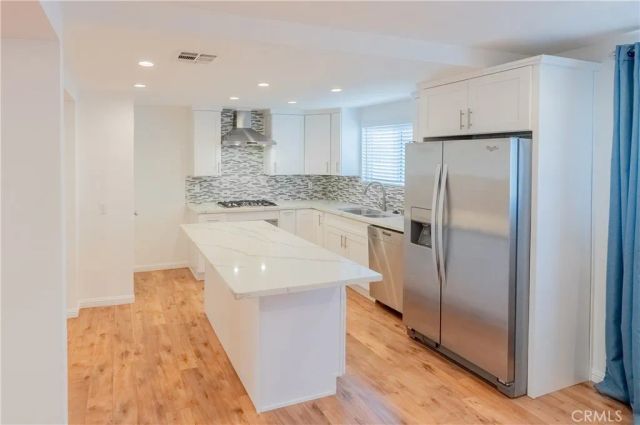 18550 Hatteras 16, Tarzana, CA 91356