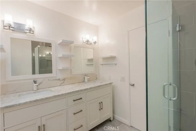 18550 Hatteras 16, Tarzana, CA 91356