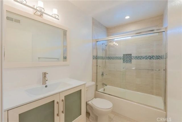 18550 Hatteras 16, Tarzana, CA 91356