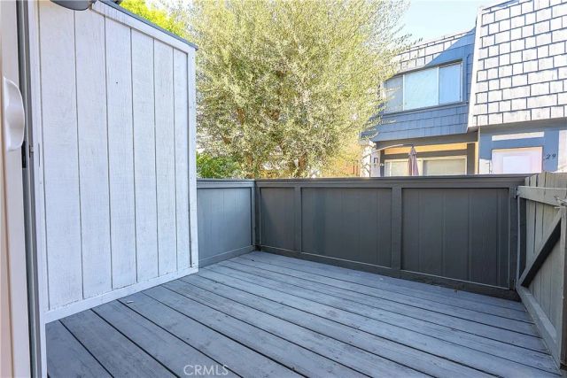 18550 Hatteras 16, Tarzana, CA 91356