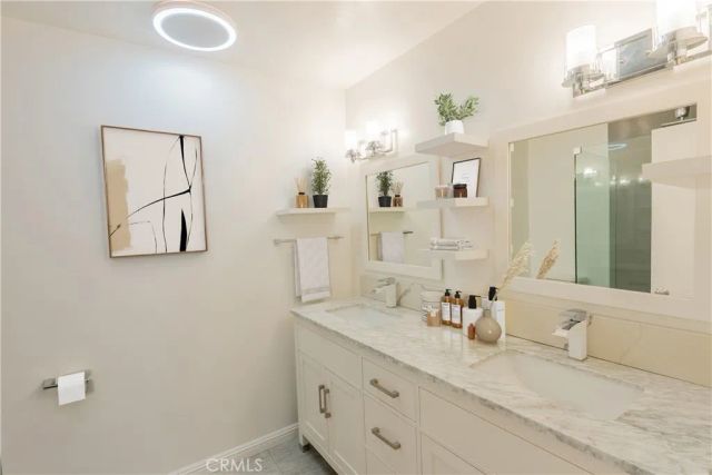 18550 Hatteras 16, Tarzana, CA 91356