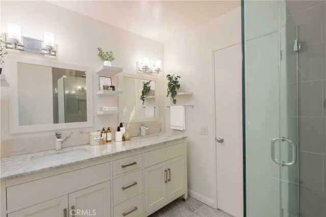 18550 Hatteras 16, Tarzana, CA 91356