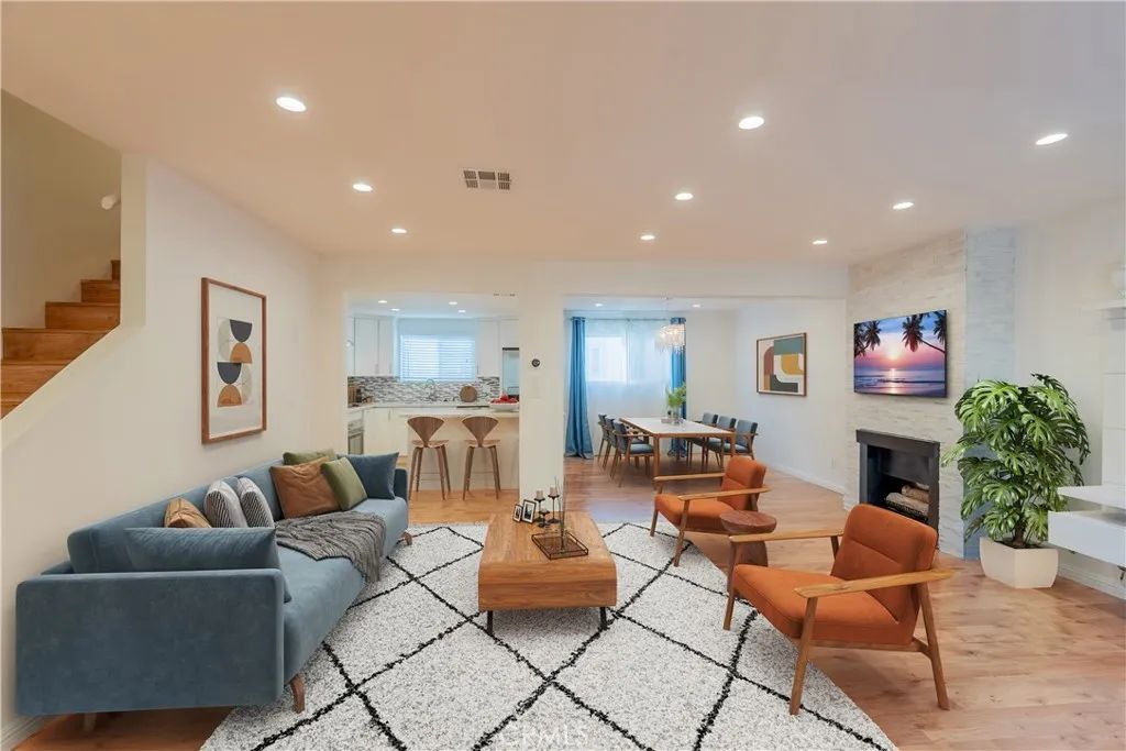 18550 Hatteras 16, Tarzana, CA 91356