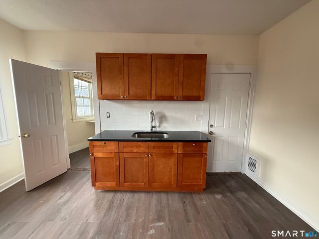 204 Homestead Avenue 3, Hartford, CT 06112