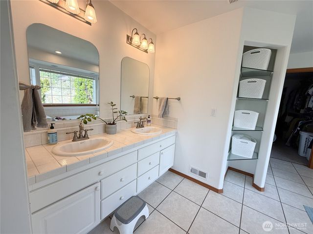 6 VALLEY VIEW PARK Drive, Omak, WA 98841