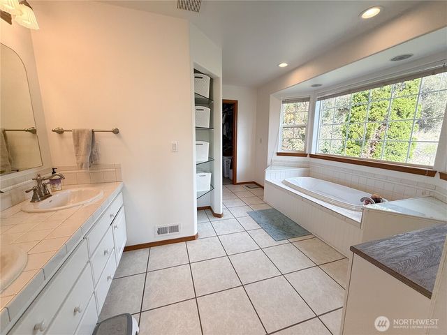 6 VALLEY VIEW PARK Drive, Omak, WA 98841