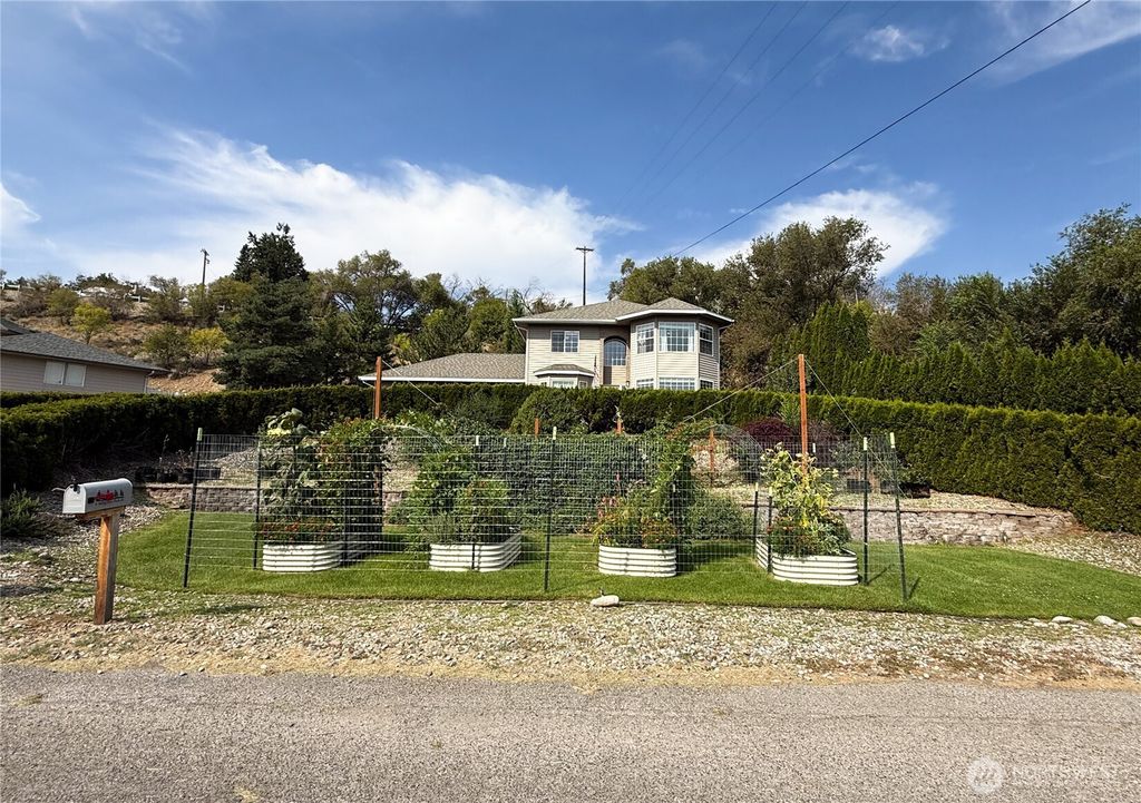 6 VALLEY VIEW PARK Drive, Omak, WA 98841