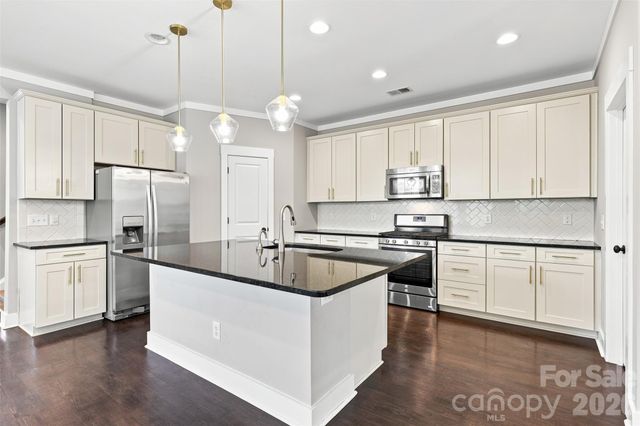 2104 Woodward Avenue, Charlotte, NC 28206