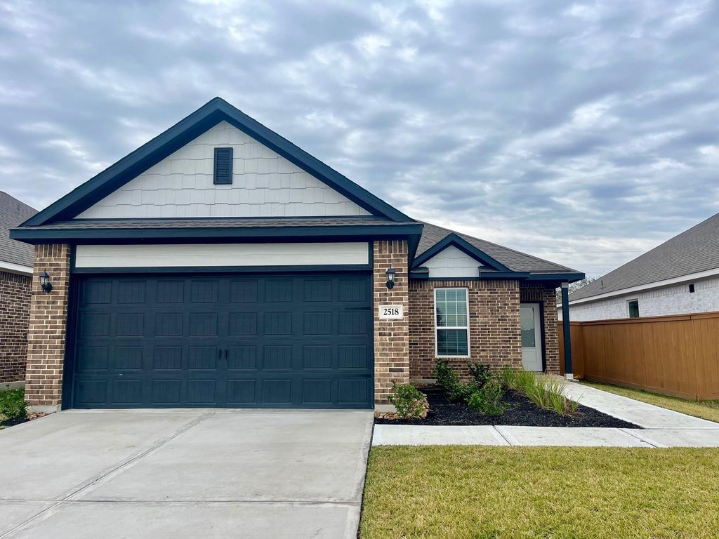 2518 Green Jasper Drive, Iowa Colony, TX 77583