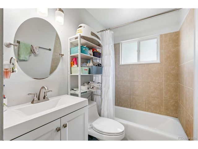 118 S 6th St, La Salle, CO 80645