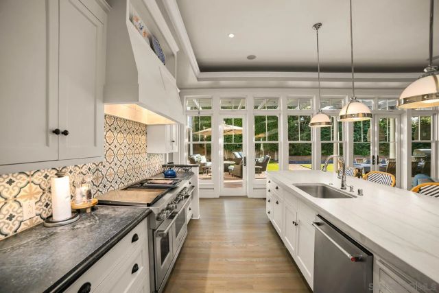 820 Glorietta Blvd, Coronado, CA 92118