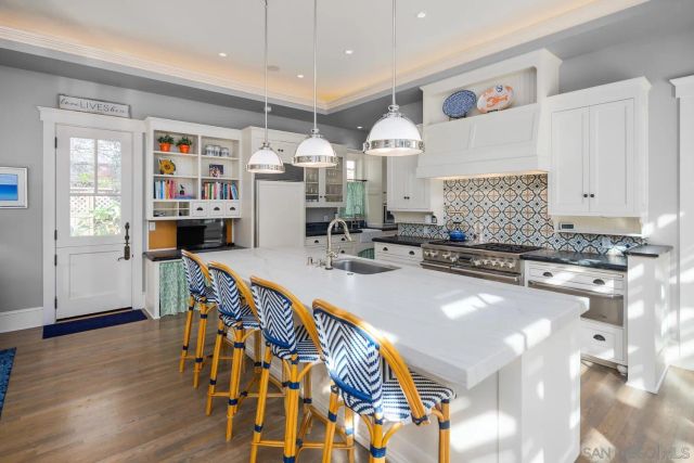 820 Glorietta Blvd, Coronado, CA 92118