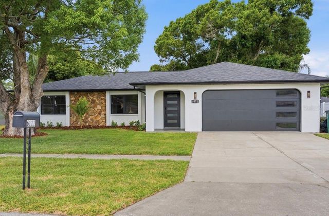 6111 18TH STREET, Zephyrhills, FL 33542
