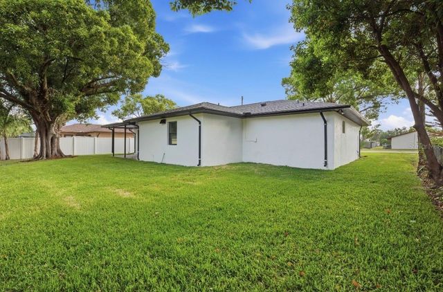6111 18TH STREET, Zephyrhills, FL 33542