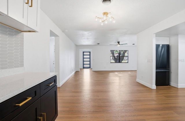 6111 18TH STREET, Zephyrhills, FL 33542