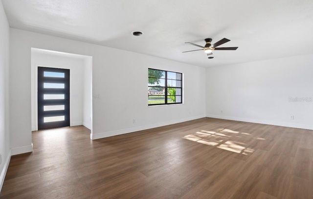 6111 18TH STREET, Zephyrhills, FL 33542