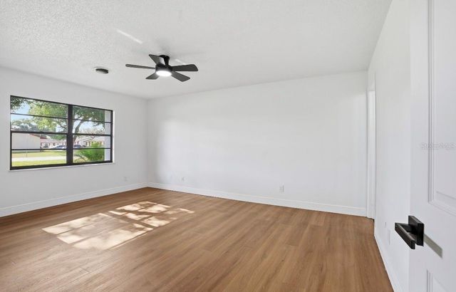 6111 18TH STREET, Zephyrhills, FL 33542
