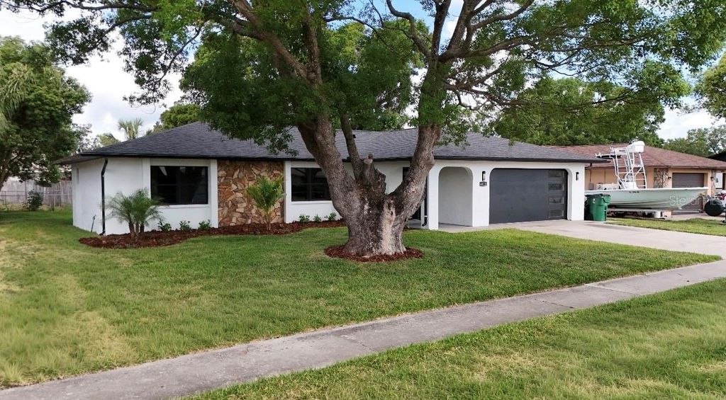 6111 18TH STREET, Zephyrhills, FL 33542