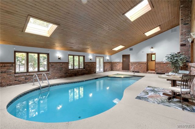 35 High Court, Amherst, NY 14226