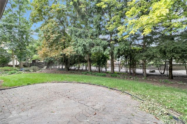 35 High Court, Amherst, NY 14226