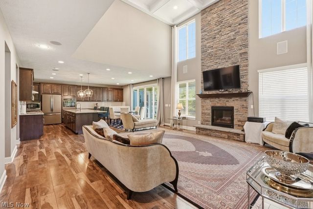 351 Glasgow Drive, Highland Heights, OH 44143
