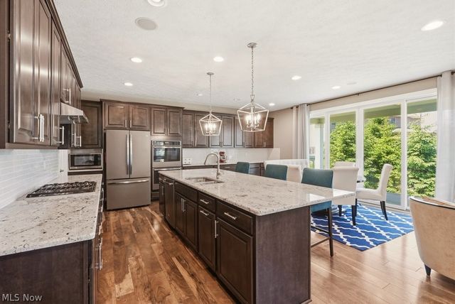 351 Glasgow Drive, Highland Heights, OH 44143