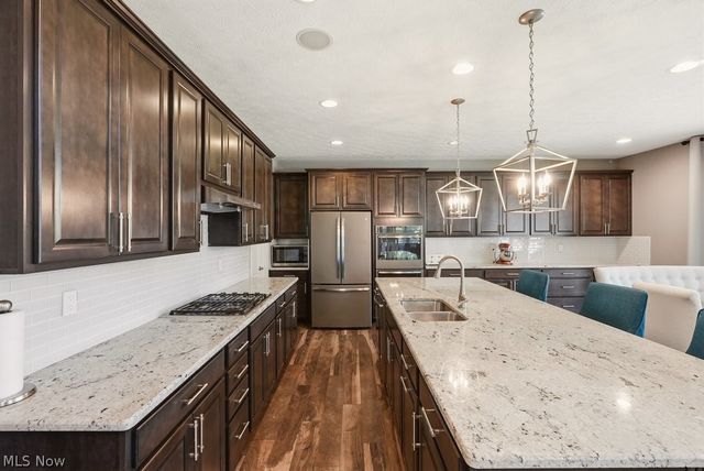 351 Glasgow Drive, Highland Heights, OH 44143