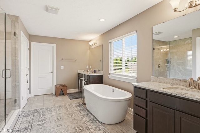 351 Glasgow Drive, Highland Heights, OH 44143
